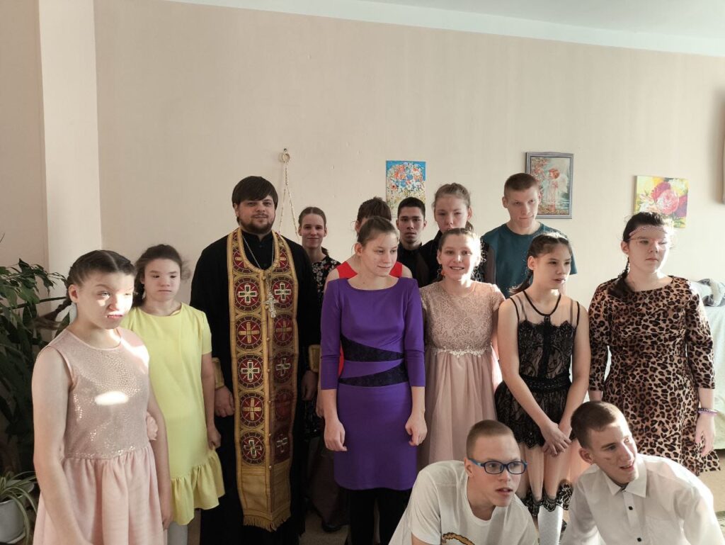 Воспитанников психоневрологического интерната поздравили с наступающим Рождеством Христовым