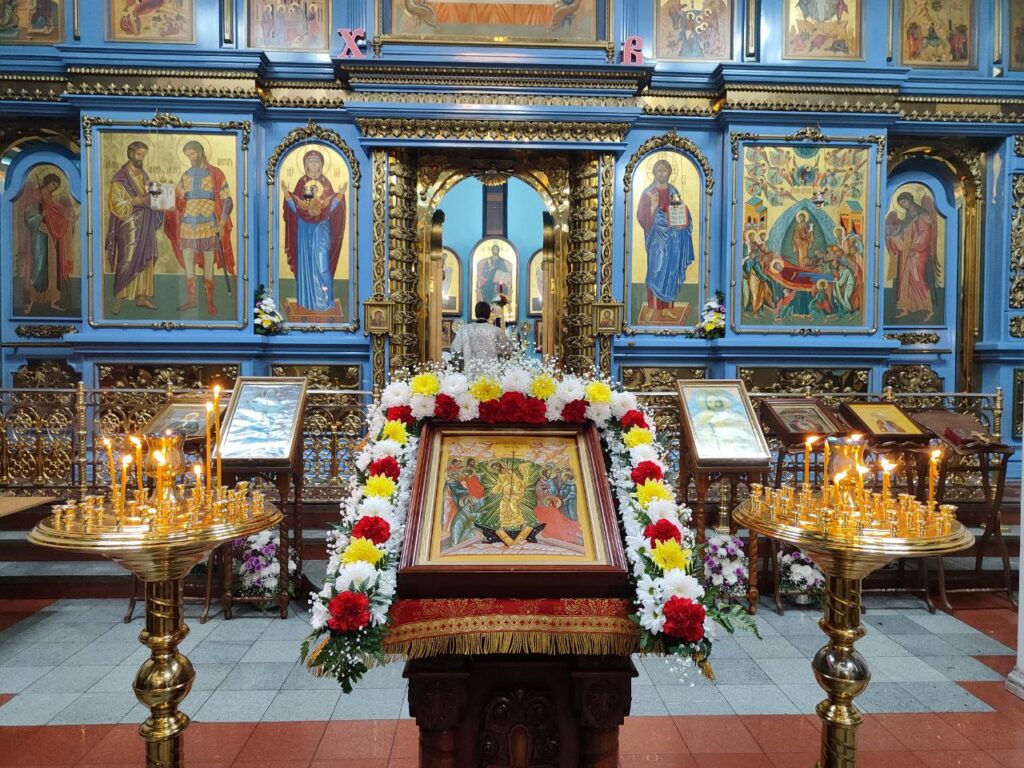 Пасху Христову встретили в Успенском соборе