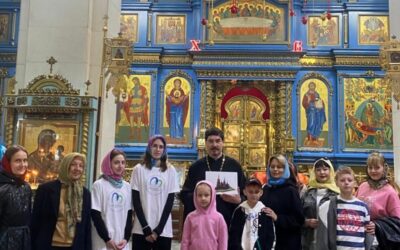 Экскурсия для участников проекта «Связь поколений» прошла в Успенском соборе