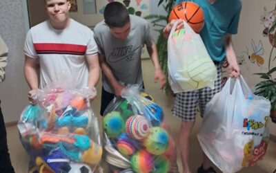 Прихожане Успенского собора передали спортивный инвентарь в детский психоневрологический интернат