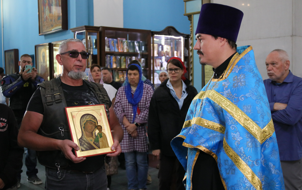 Православные байкеры передали в Успенский собор икону Богородицы «Казанская»