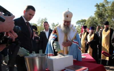 Настоятель и прихожане Успенского собора приняли участие в освящении первого камня Храма Победы