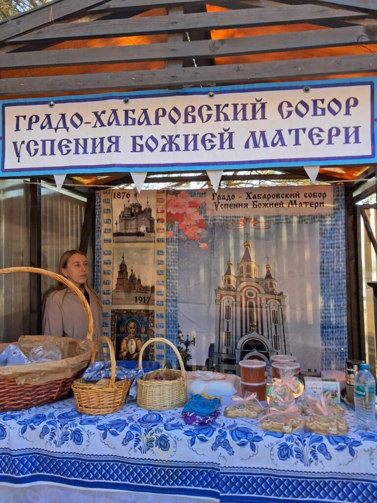 Прихожане Успенского собора приняли участие в книжном фестивале «Простые истины»