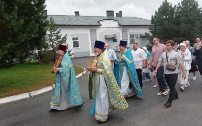 Престольный праздник храма «Всецарица» при краевом онкоцентре завершился Крестным ходом