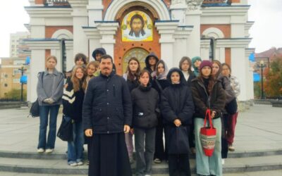 Экскурсия для молодых художников прошла в Успенском соборе